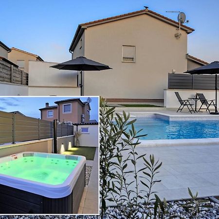 Casa Tara Three-Bedroom Holiday Home Пула Екстер'єр фото