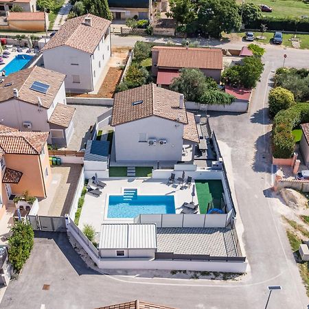 Casa Tara Three-Bedroom Holiday Home Пула Екстер'єр фото
